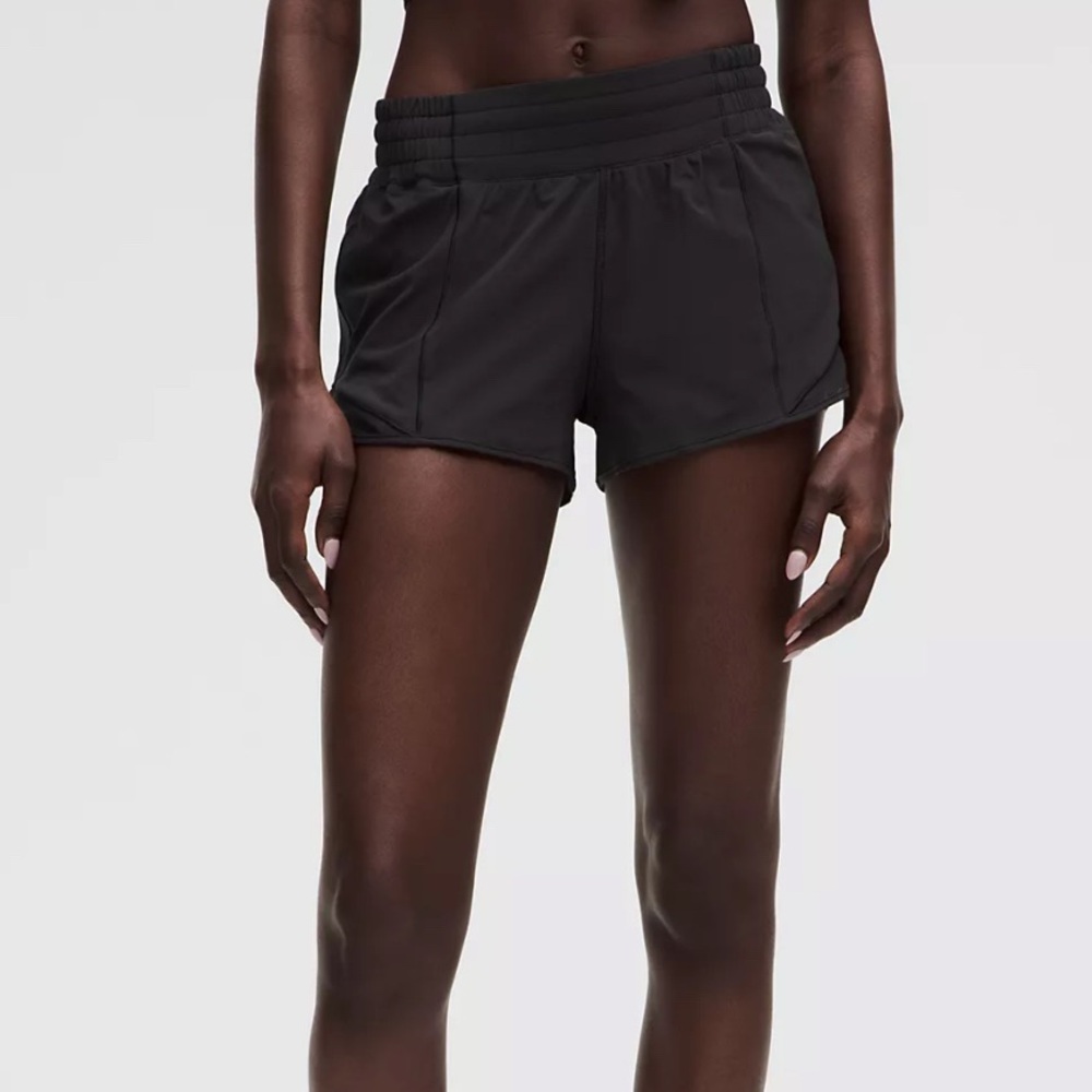 Lululemon 2.5” Hotty Hot Shorts in black